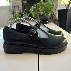 Kassie Daniela Dani Black T-Strap Platform Mary Jane Lug Sole Shoes Size 10